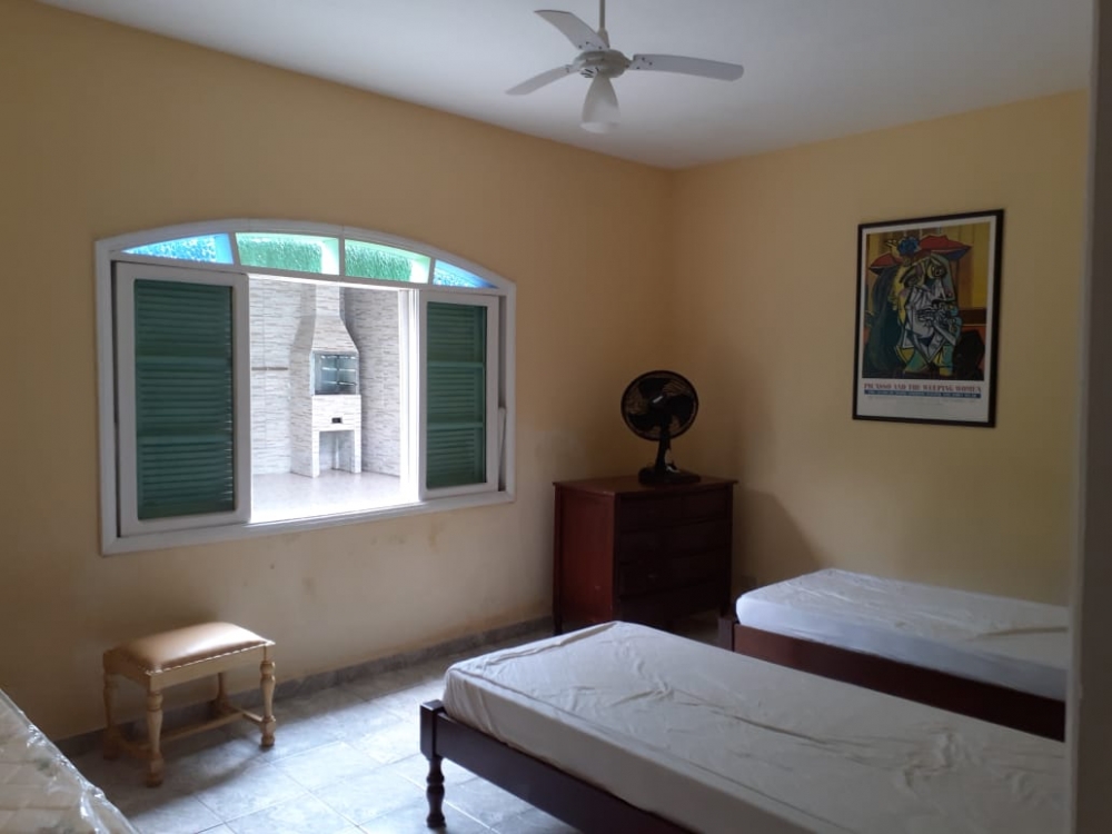 Casa com 03 dormitórios e edic